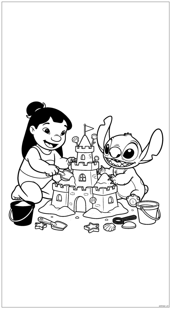 Lilo en Stitch bouwen samen een zandkasteel met strandspeelgoed