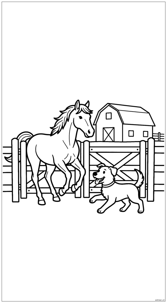 Paard speelt met een vriendelijke hond bij de poort van de boerderij